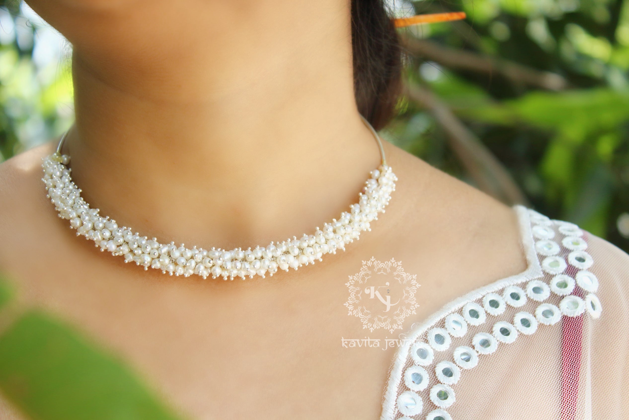 Pearl cluster hasli necklace